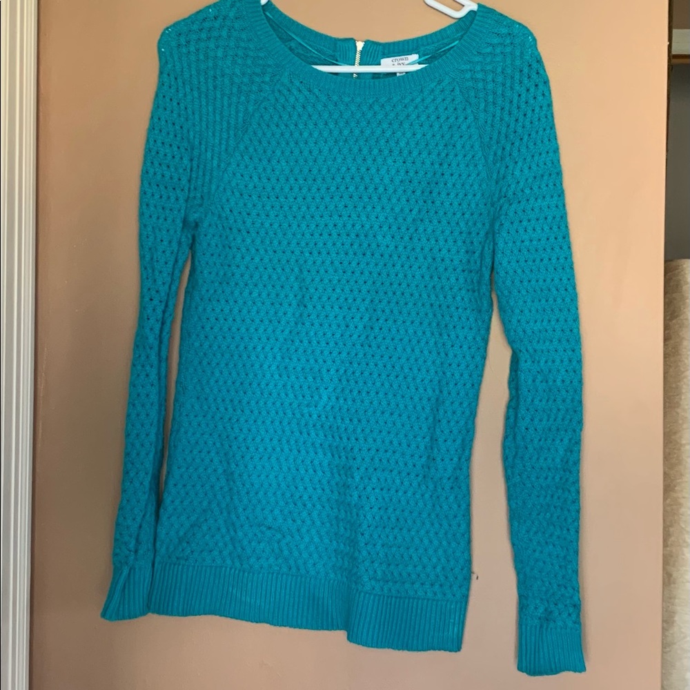 Crown & Ivy ize PP sweater. Turquoise. Long sleeved .